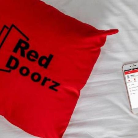 Reddoorz Near Universitas Wijaya Kusuma Surabaya Eksteriør billede